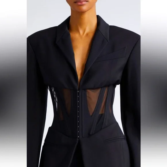 【関税込み】Mugler カーキ Corseted レギンス MUGLER(ミュグレー) スパッツ・レギンス(レディース) - 海外通販